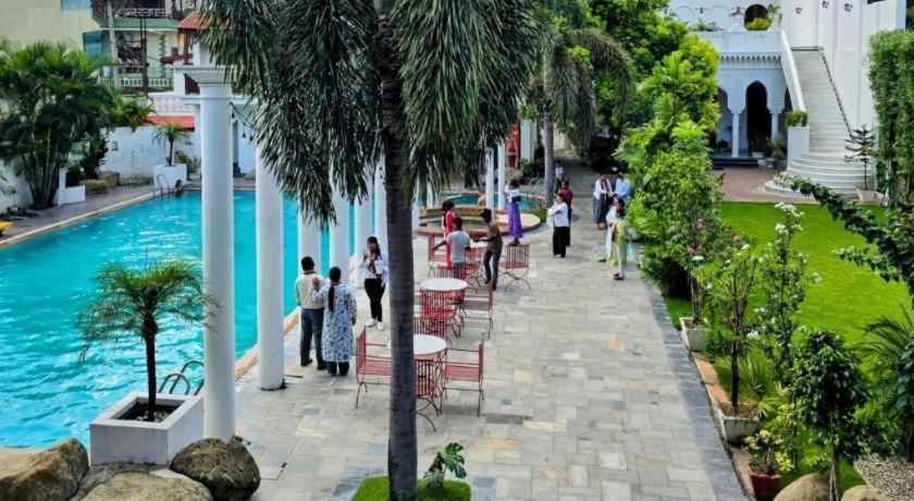 Hotel Club Denovo Butwāl Zewnętrze zdjęcie
