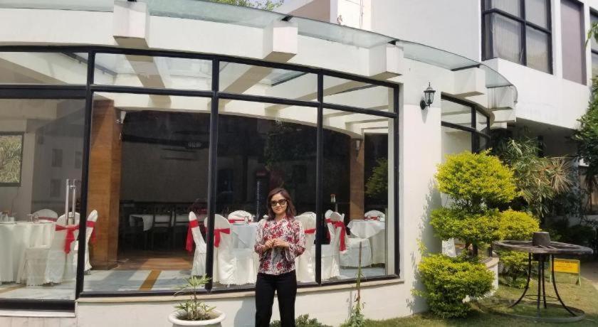Hotel Club Denovo Butwāl Zewnętrze zdjęcie