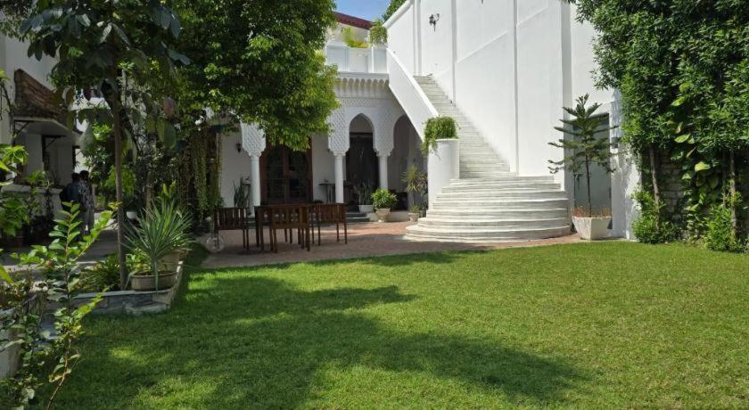 Hotel Club Denovo Butwāl Zewnętrze zdjęcie