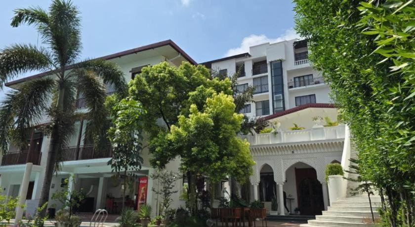 Hotel Club Denovo Butwāl Zewnętrze zdjęcie