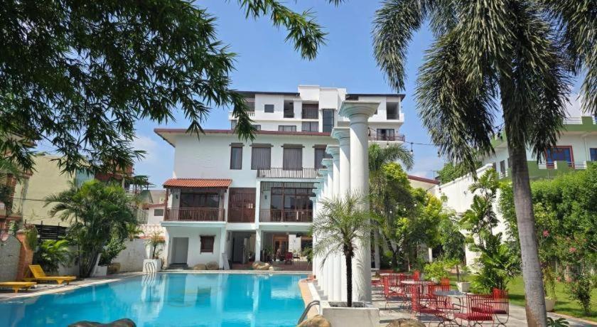 Hotel Club Denovo Butwāl Zewnętrze zdjęcie